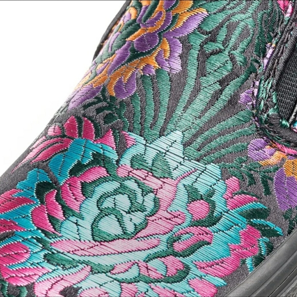 Stylish Embroidered Satin Slip-On VANS - Picture 7 of 10